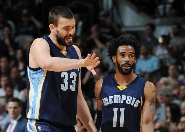 而中场球员 而中场球员