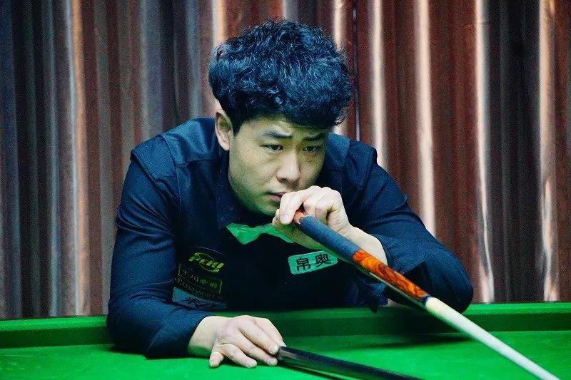 在场边不断 在场边不断