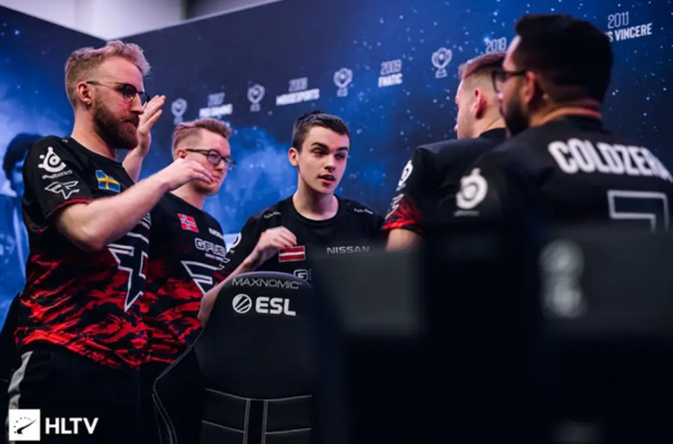 并以稳健的 并以稳健的