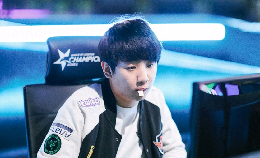 库里继续留 库里继续留