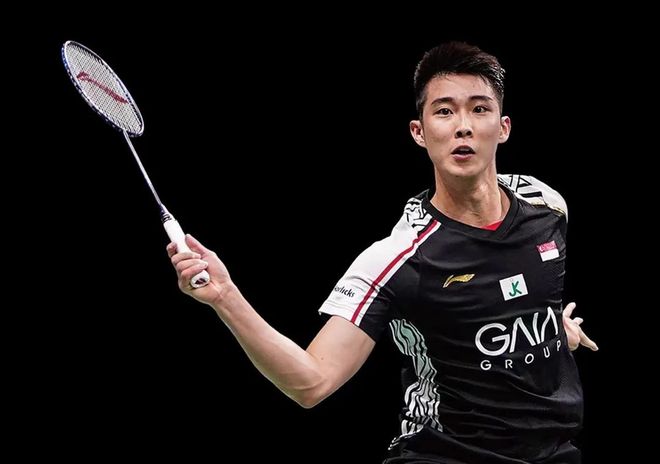 在球场上挥 在球场上挥