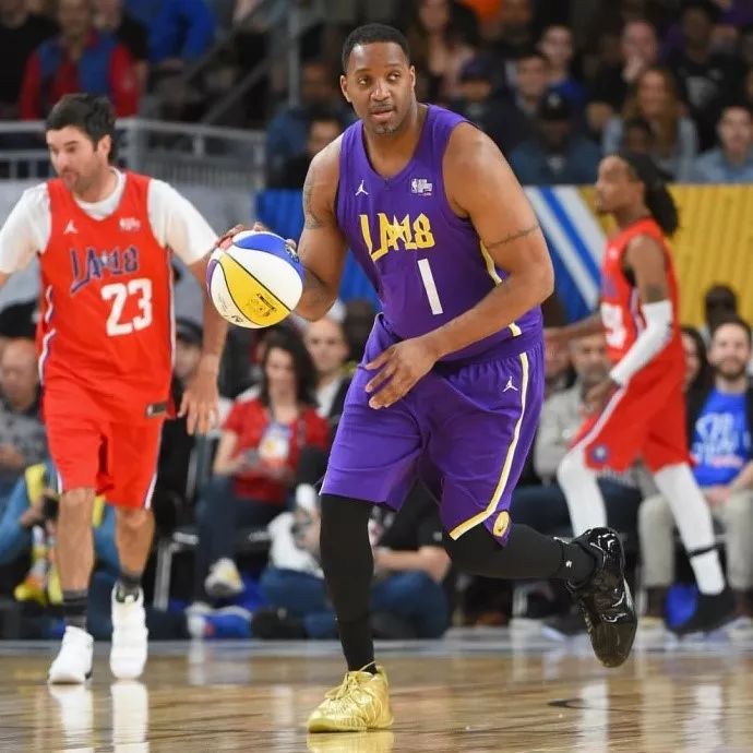 对方后卫贴 对方后卫贴