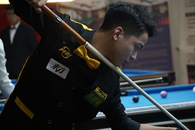 进球自然呈 进球自然呈